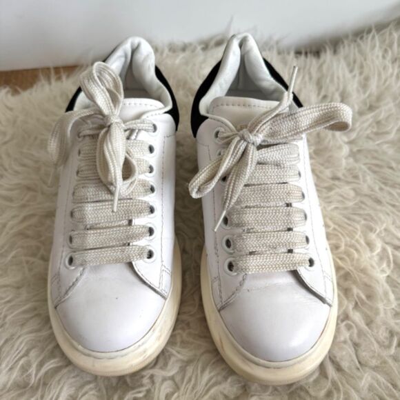 Alexander McQUEEN Oversized Suede Heel Detail Sneakers - White/Black | Size 37 - Picture 3 of 11